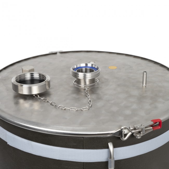 Гайка глухая DN 40 AISI 304 с прокладкой и цепочкой Гайка глухая DN 40 AISI 304 с прокладкой и цепочкой